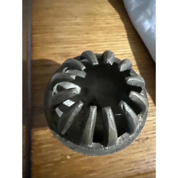 Antique/Vintage Indian Elephant Claw Bell,known as Temple Bell or elephant bell - Picture 4 of 8